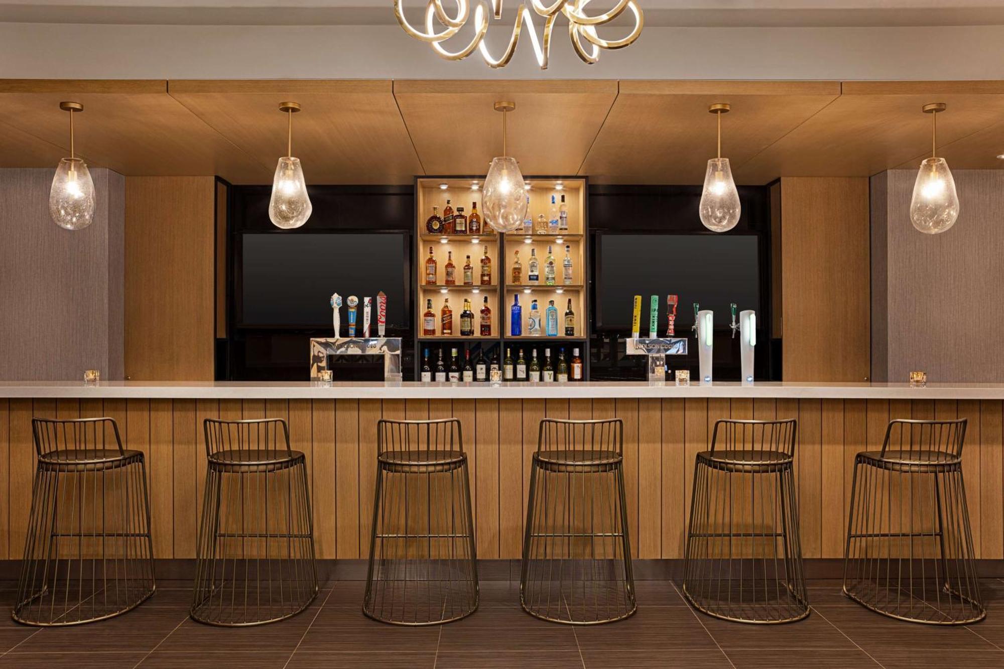 Doubletree By Hilton Pointe Claire Montreal Airport West Hotel Exterior foto