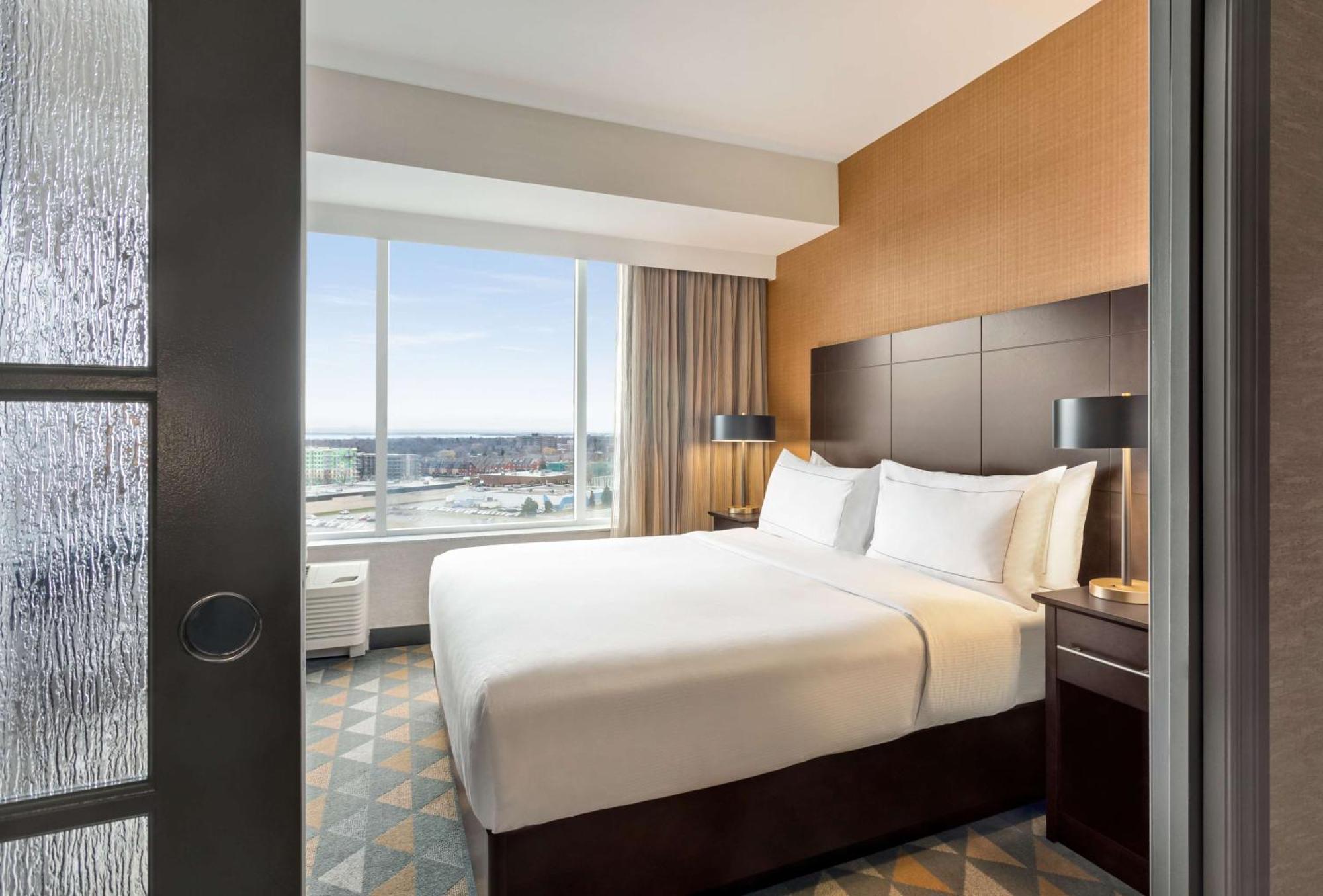 Doubletree By Hilton Pointe Claire Montreal Airport West Hotel Exterior foto