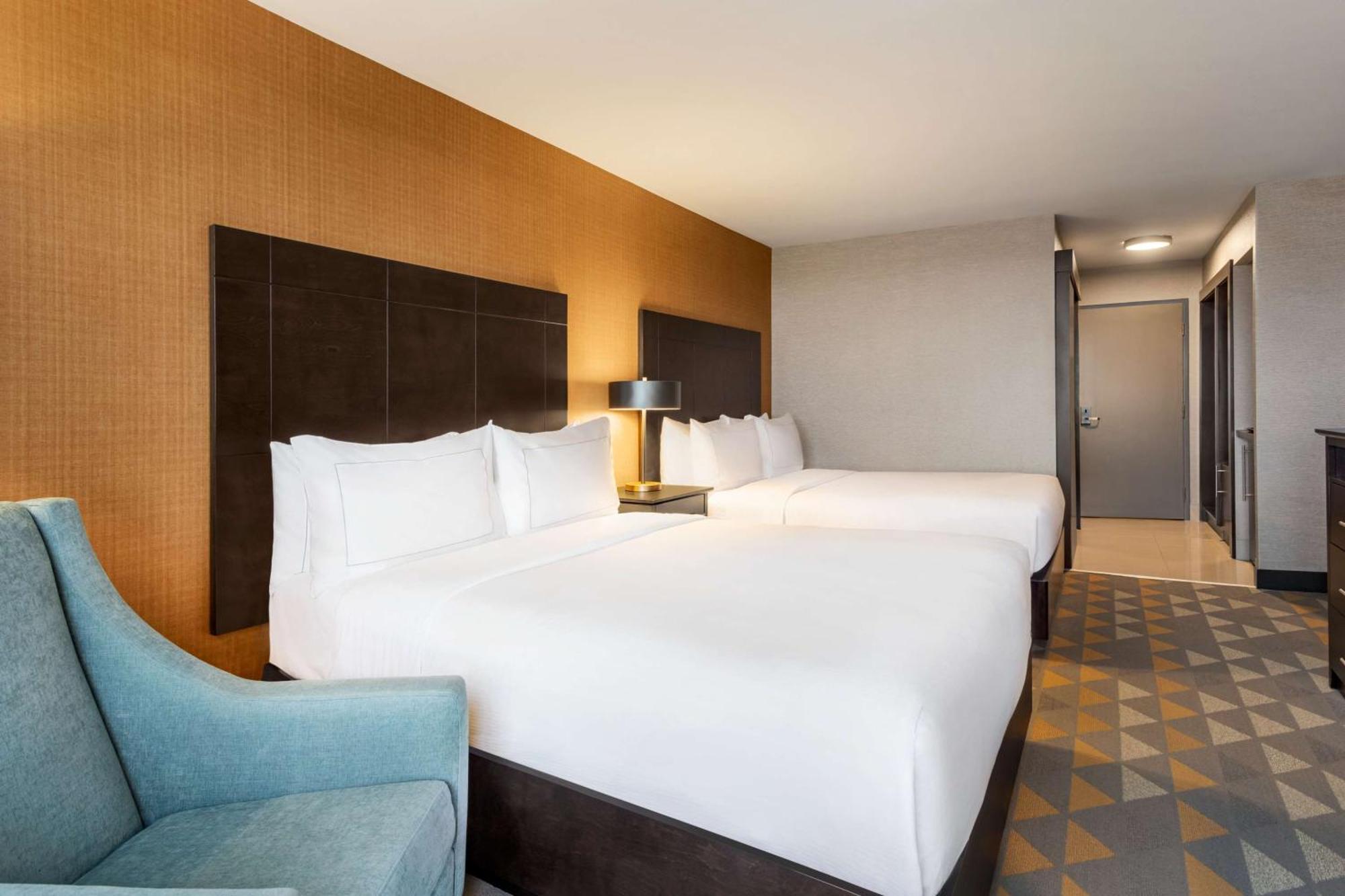Doubletree By Hilton Pointe Claire Montreal Airport West Hotel Exterior foto