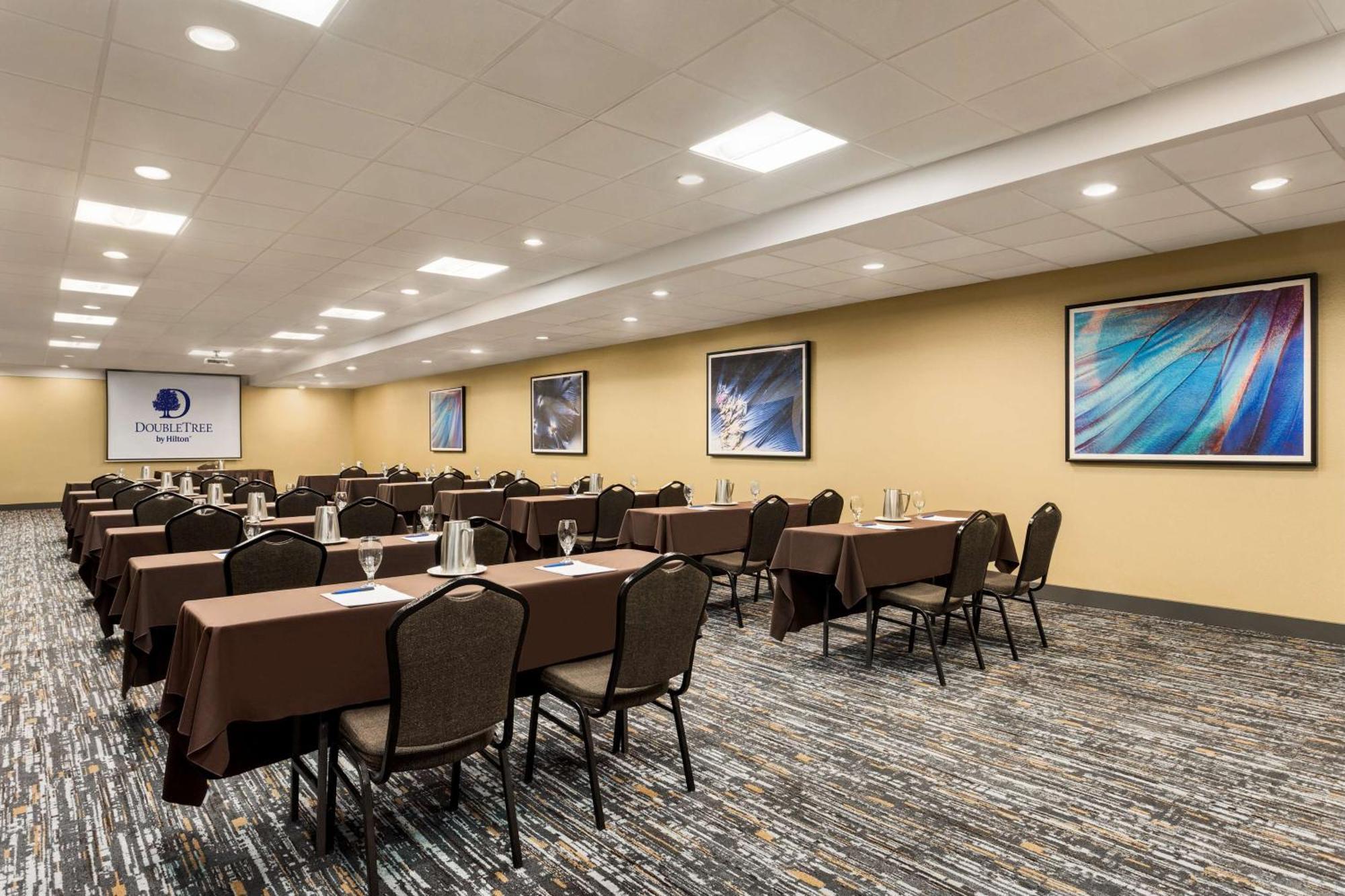 Doubletree By Hilton Pointe Claire Montreal Airport West Hotel Exterior foto
