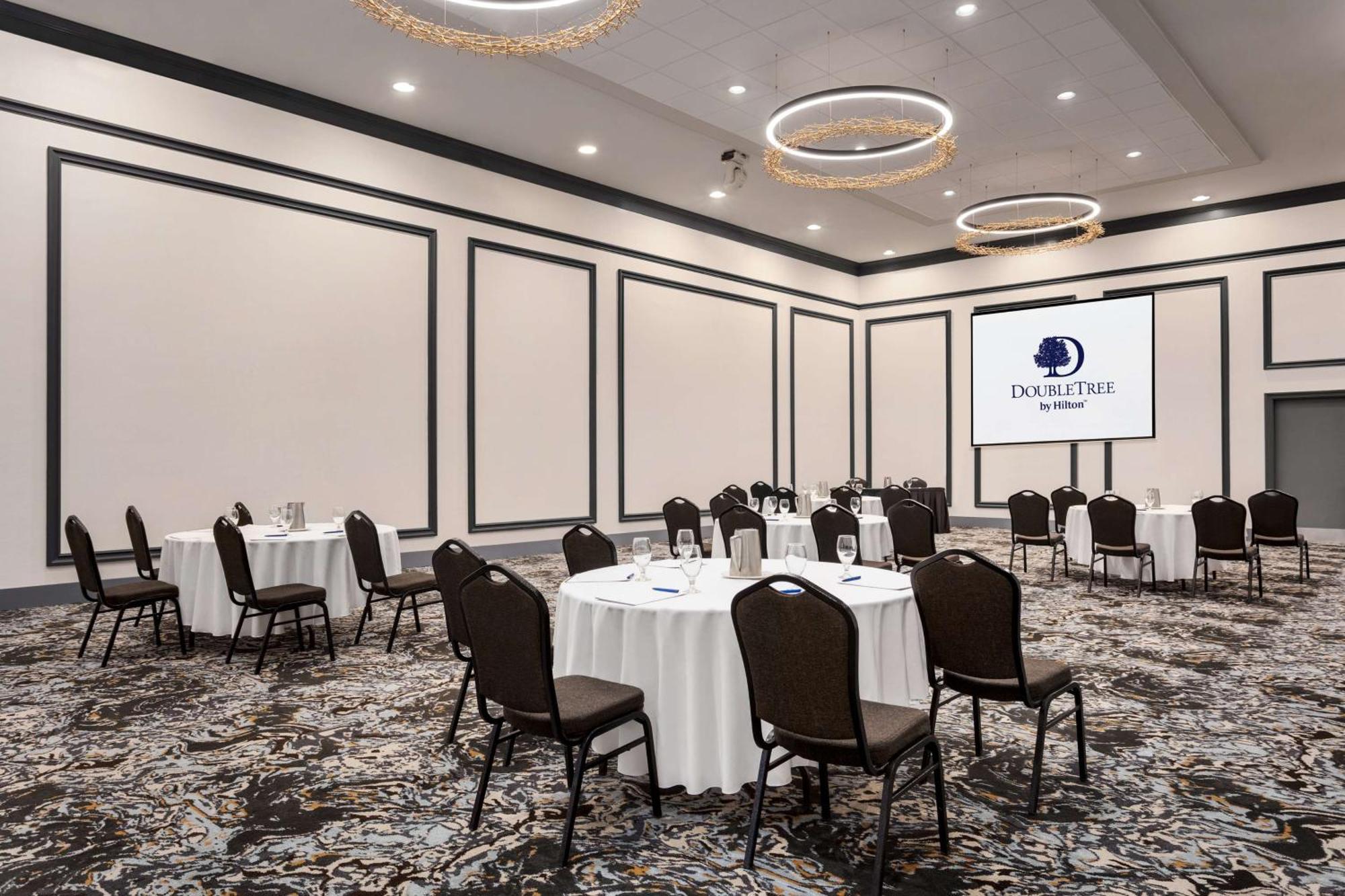Doubletree By Hilton Pointe Claire Montreal Airport West Hotel Exterior foto