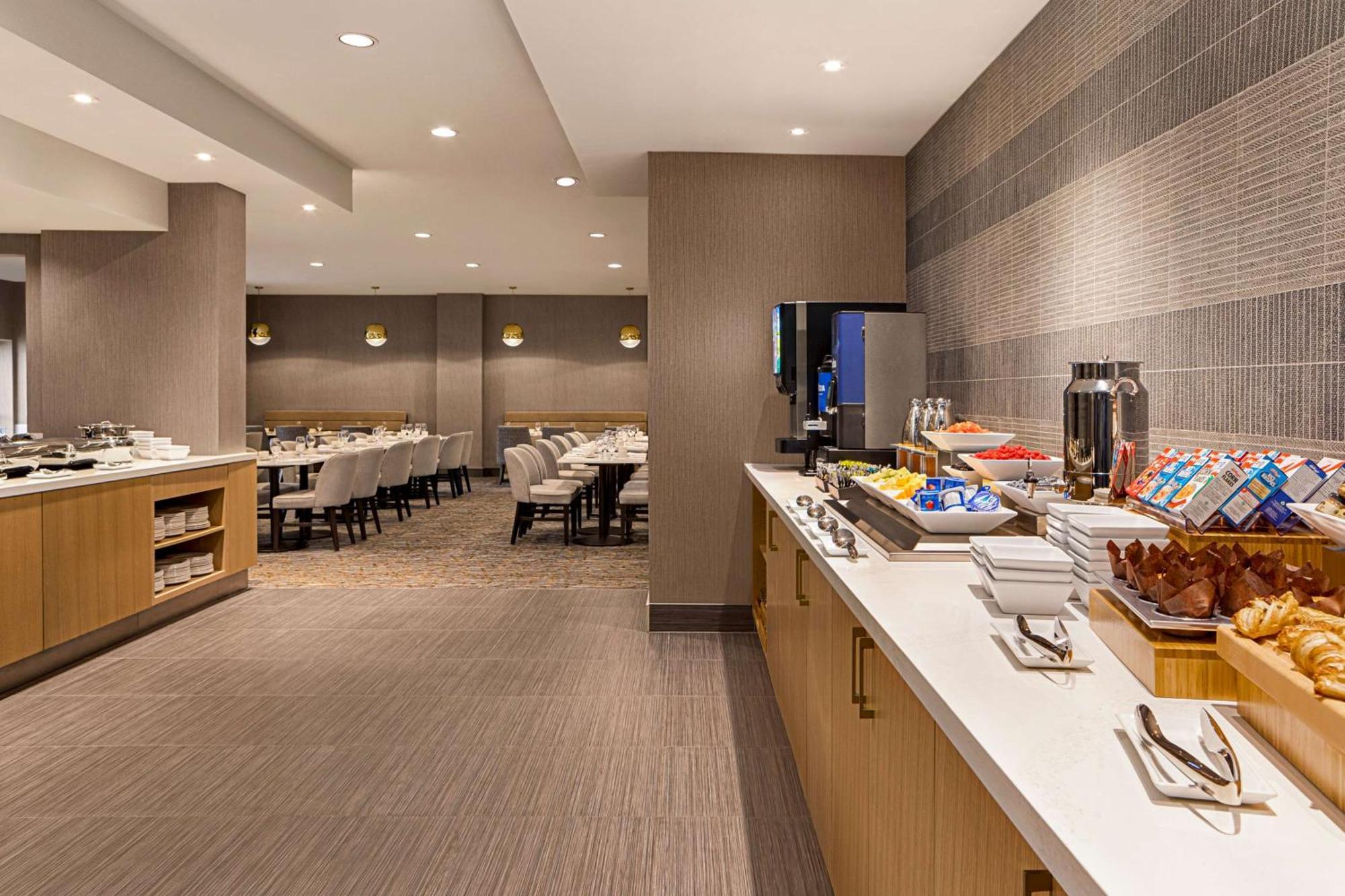 Doubletree By Hilton Pointe Claire Montreal Airport West Hotel Exterior foto