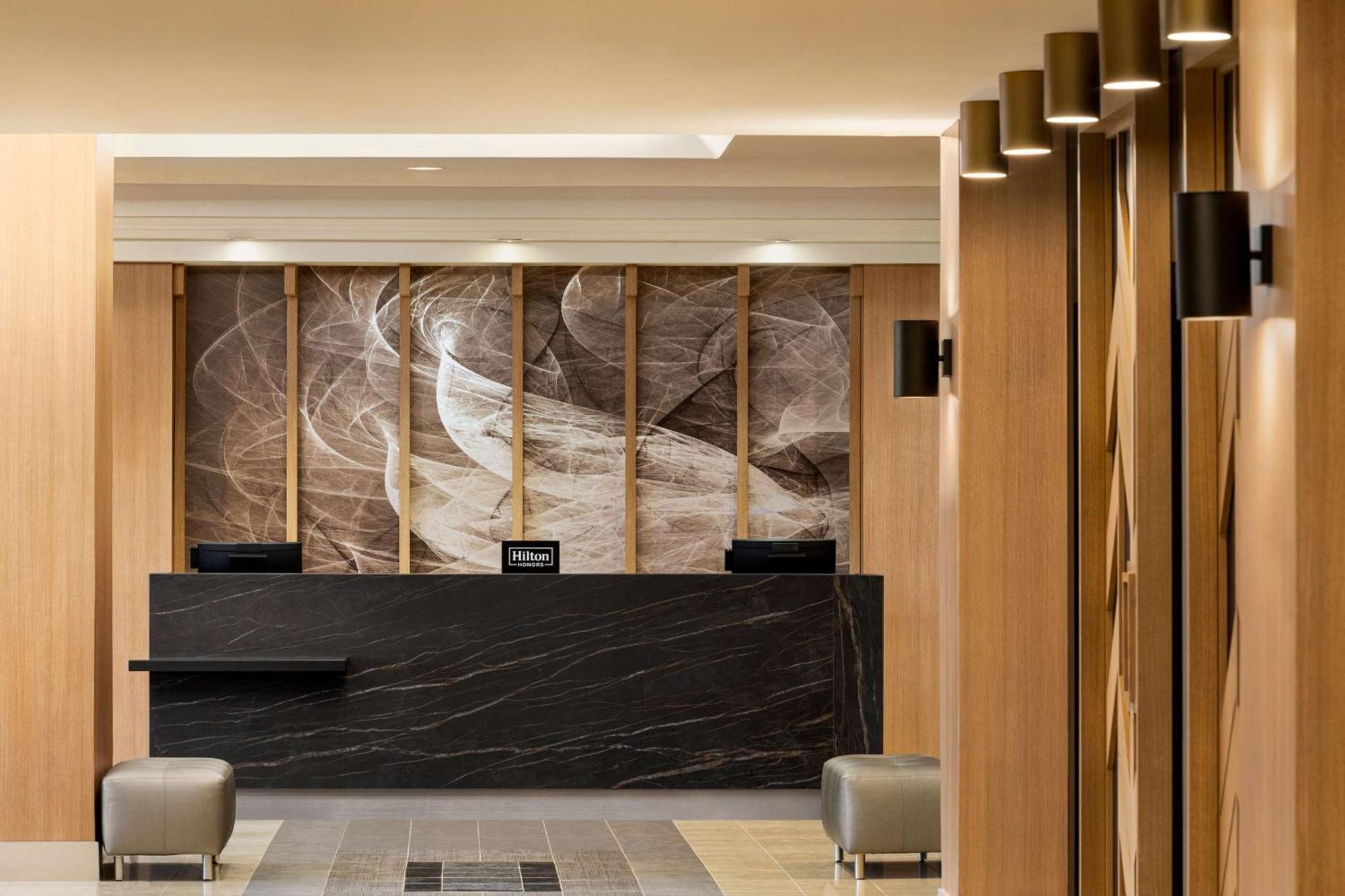 Doubletree By Hilton Pointe Claire Montreal Airport West Hotel Exterior foto